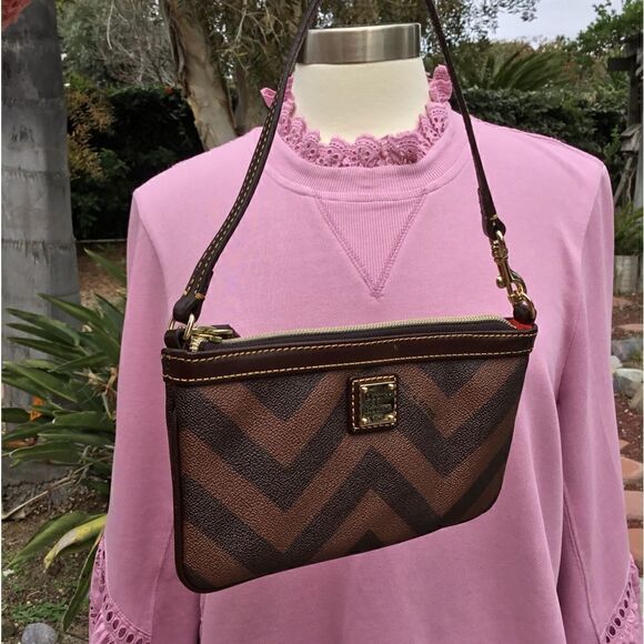 DOONEY AND BOURKE WRISTLET SMALL POUCH GOLD TONE HARDWARE - Picture 14 of 14